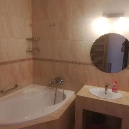 Family House * Έγκερ