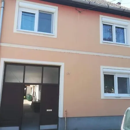 Family House 度假居 埃格尔